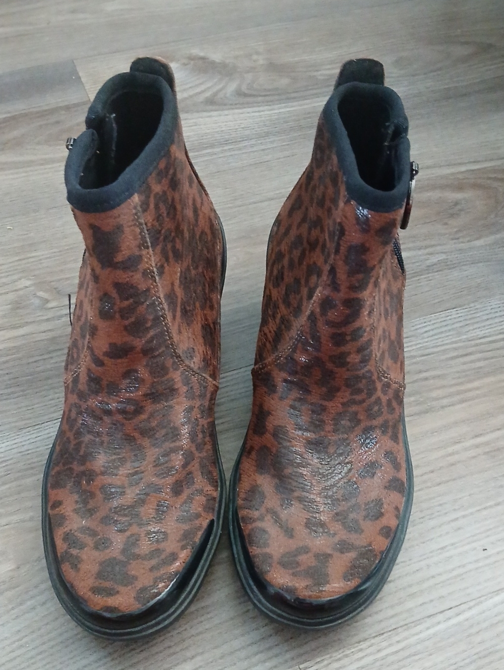 BZees Tease Boots Womens 7 M Leopard Print Side Zip Wedge Bootie Washable
